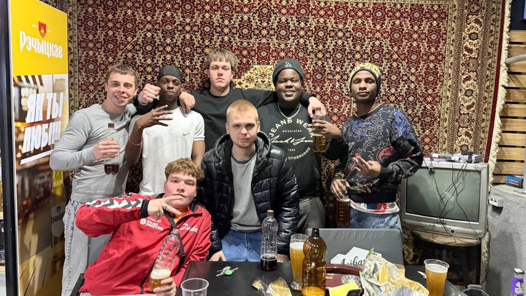 Компания у ковра